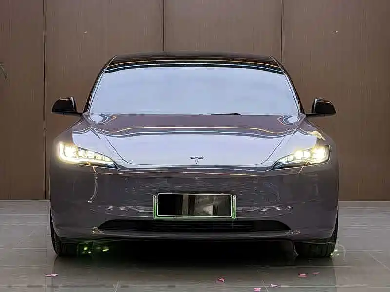 Tesla Model 3 — миниатюра 2