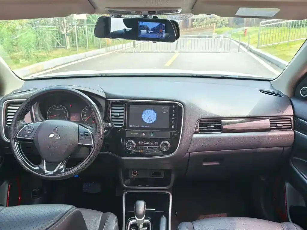 Mitsubishi Outlander — миниатюра 6