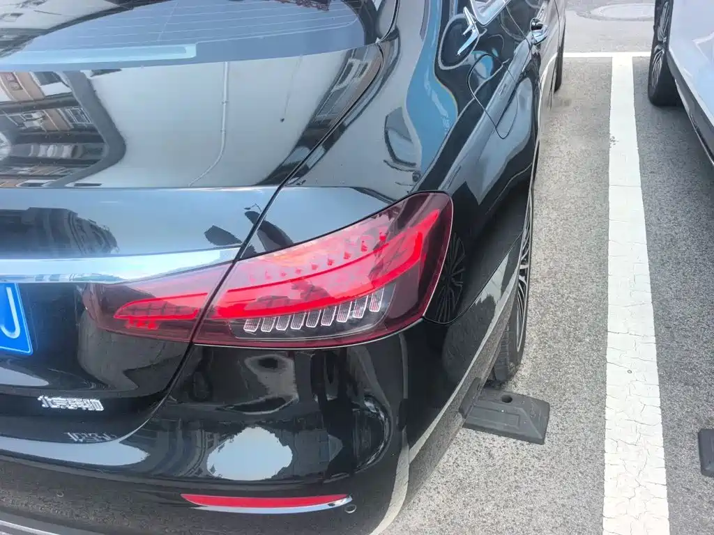 Mercedes-Benz E-Class — миниатюра 12