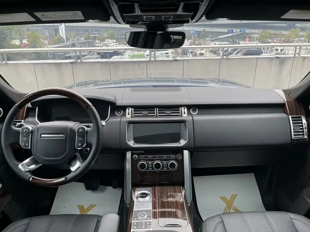 Land Rover Range Rover — миниатюра 5
