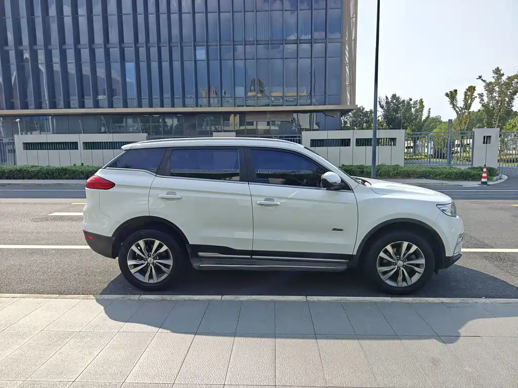Geely Boyue — миниатюра 4
