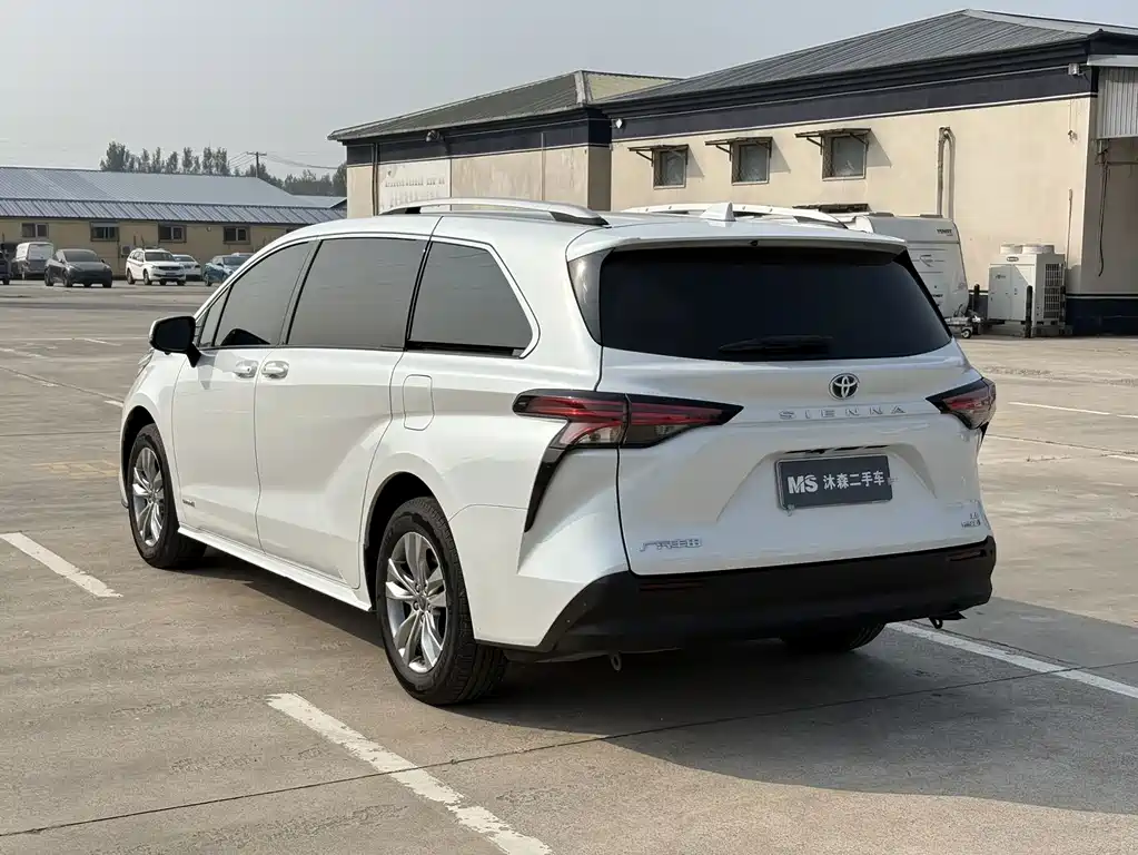 Toyota Sienna — миниатюра 6
