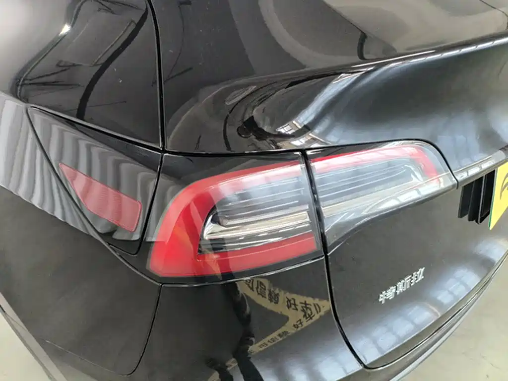 Tesla Model Y — миниатюра 14