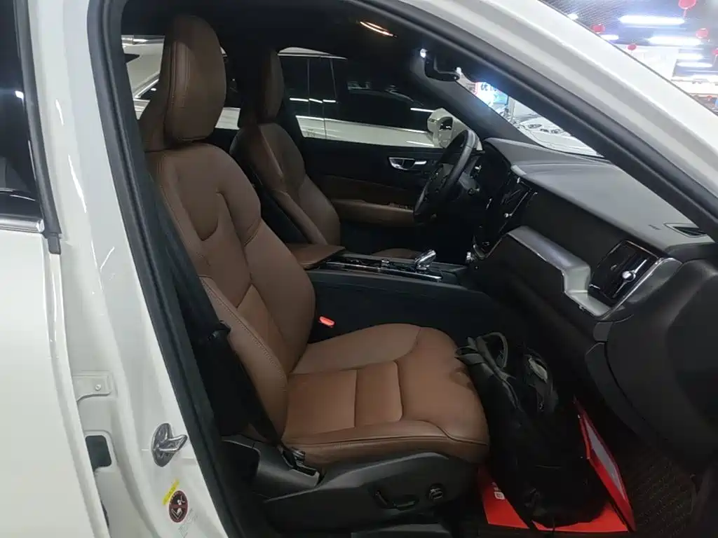 Volvo XC60 — миниатюра 25