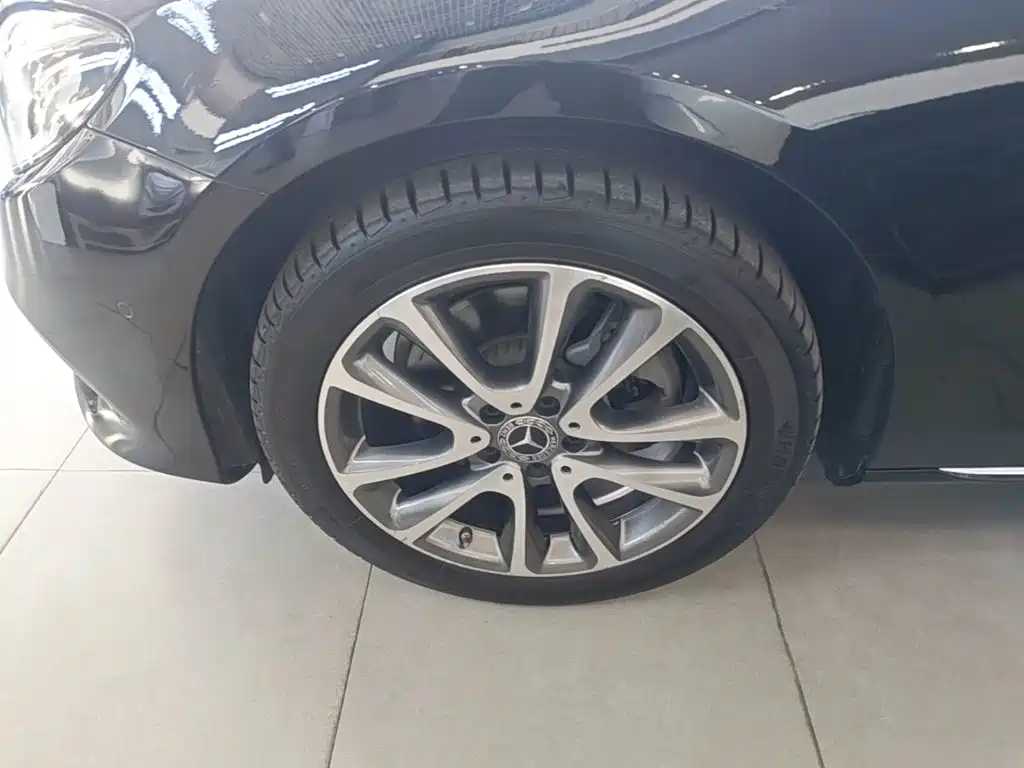Mercedes-Benz E-Class — миниатюра 23
