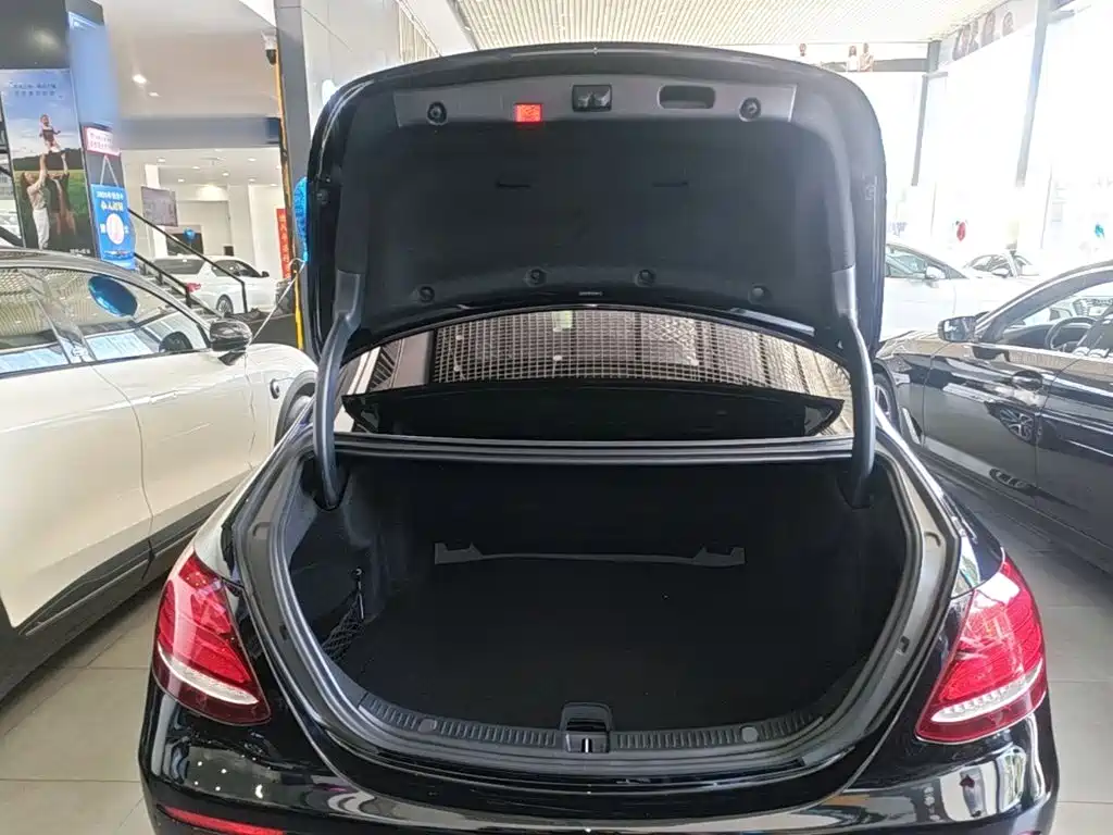 Mercedes-Benz E-Class — миниатюра 19