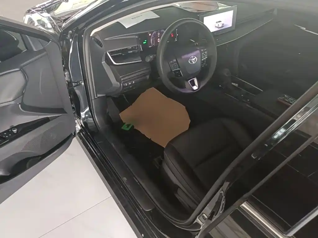 Toyota Camry — миниатюра 16