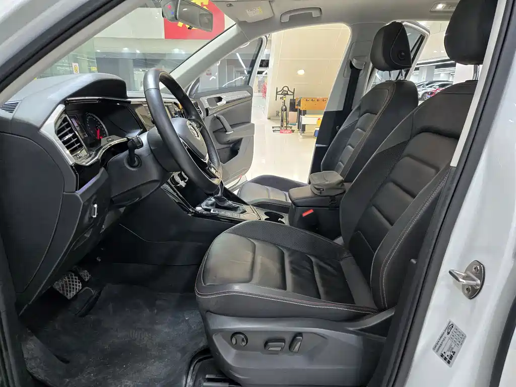 Volkswagen Tiguan L L 2021 330TSI AT Smart