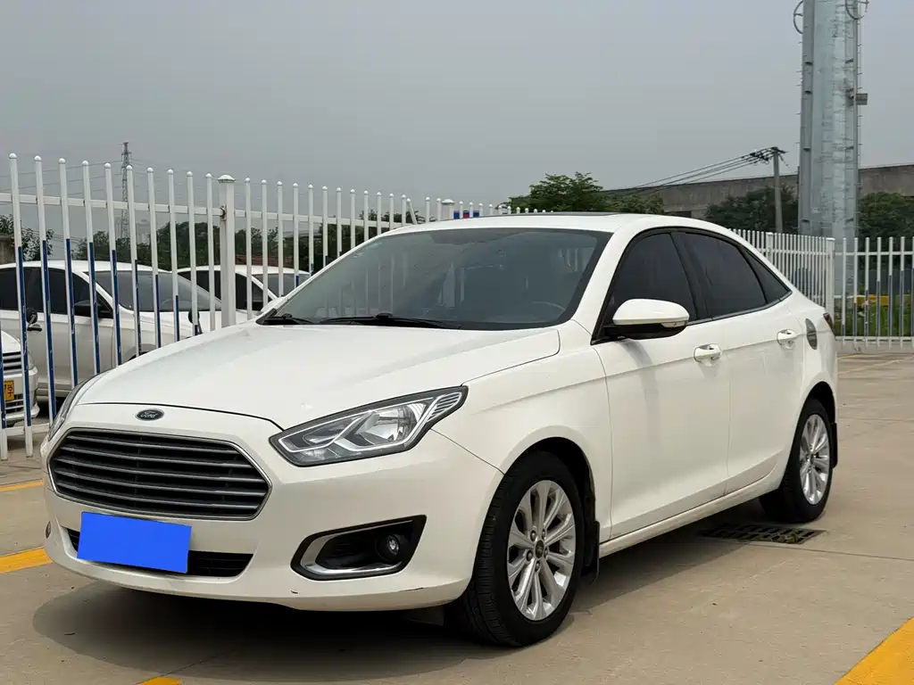 Ford Escort 2015 1.5L AT Fashion