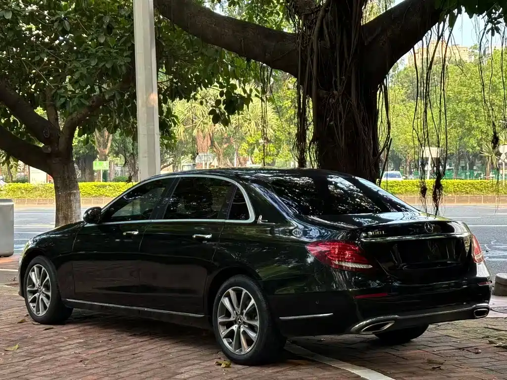 Mercedes-Benz E-Class — миниатюра 4