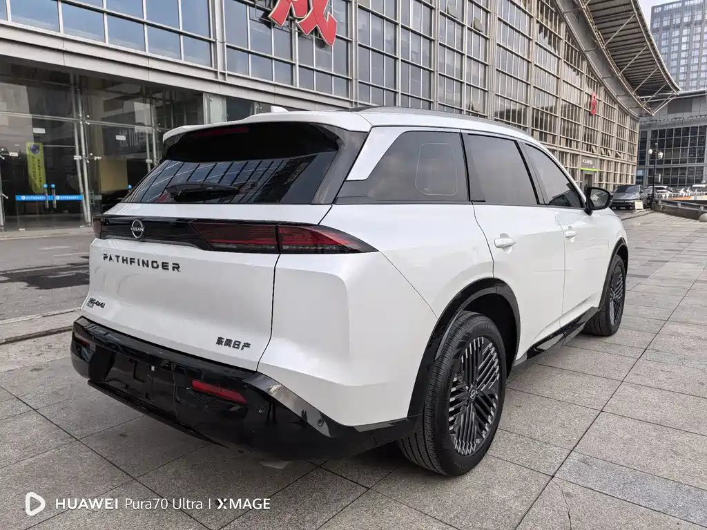 NISSAN EXPLORING THE LAND