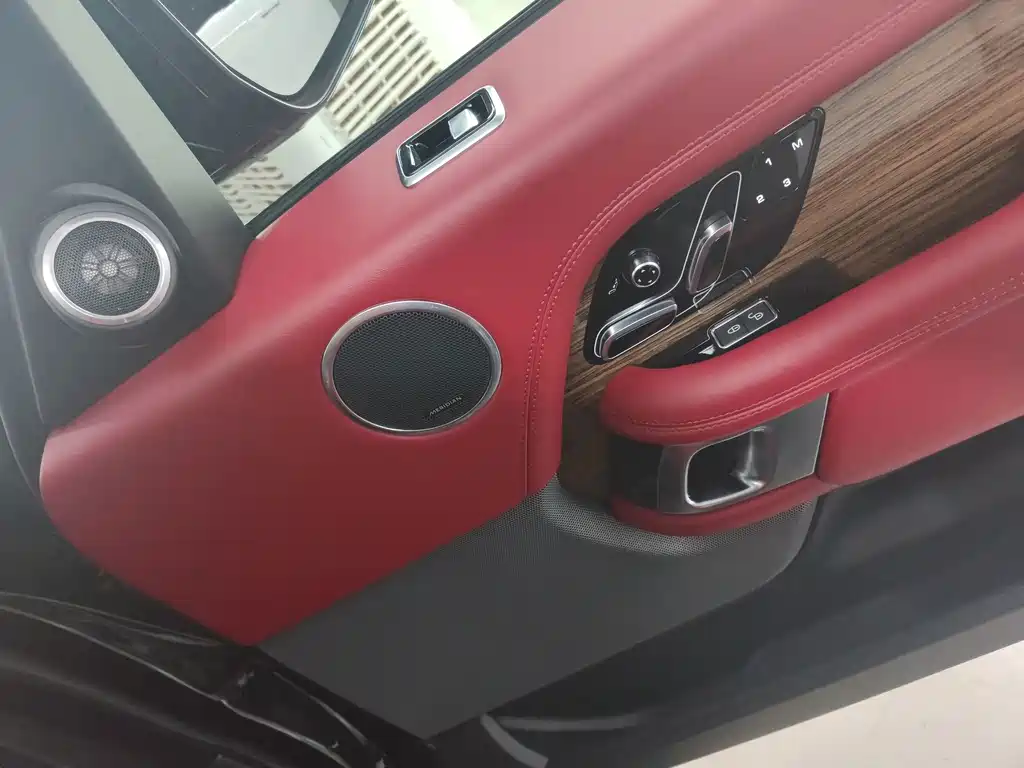 Land Rover Range Rover — миниатюра 6