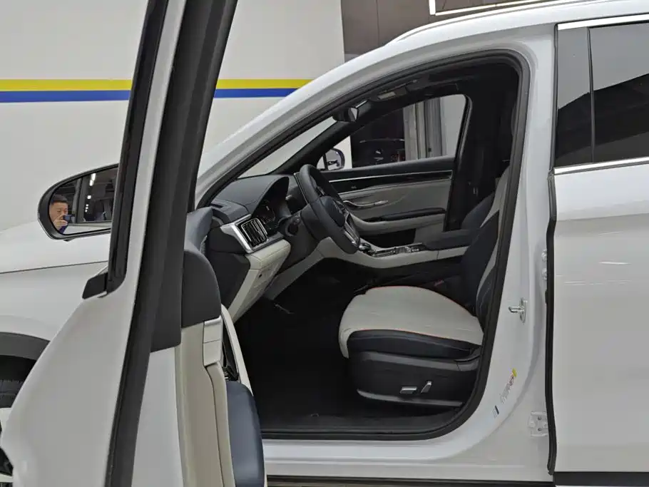 BYD PLUS New Energy — миниатюра 9