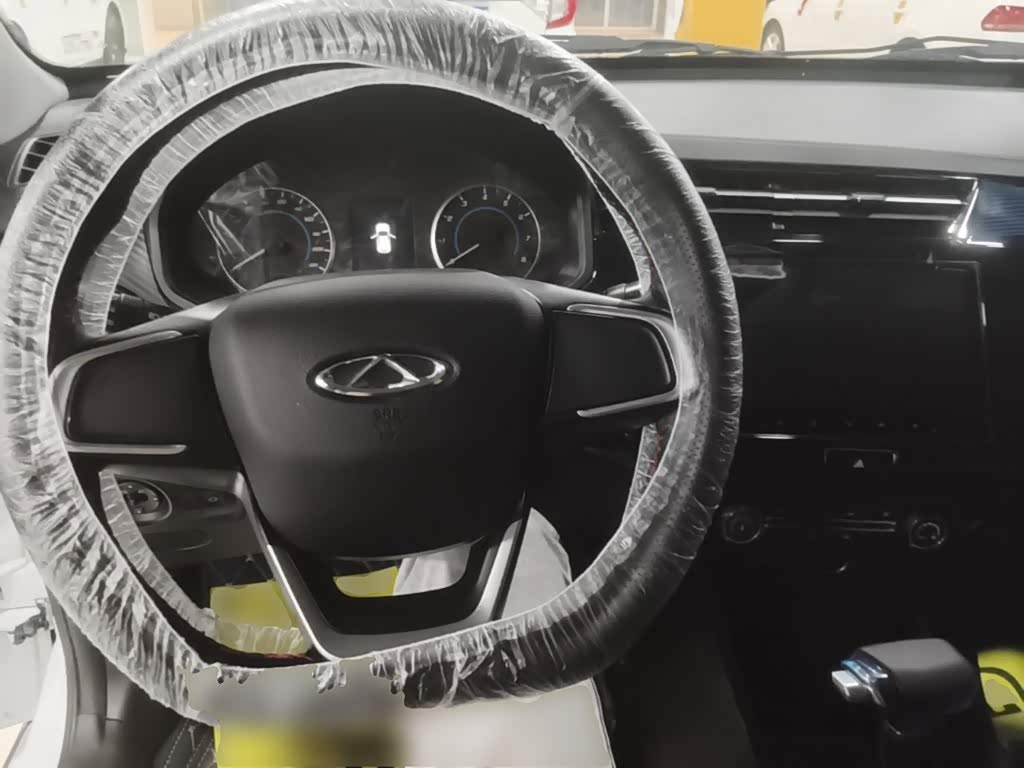 CHERY Tiggo 3x 1.5 л 2024 г. Белый, пробег 33400 км