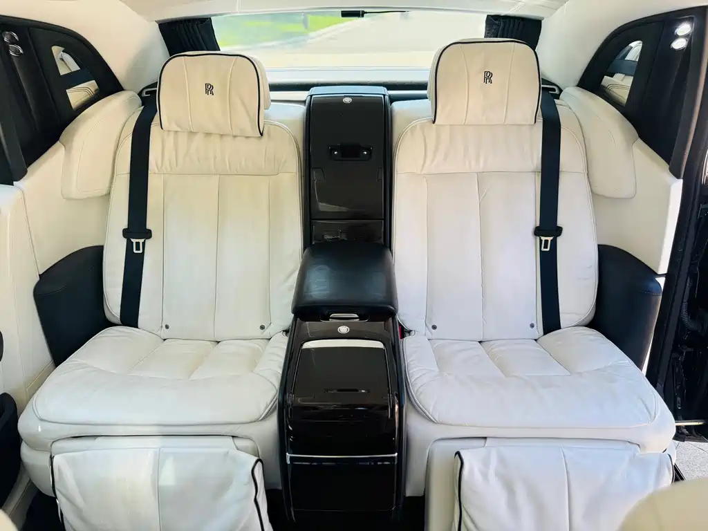 Rolls-Royce Phantom — миниатюра 5