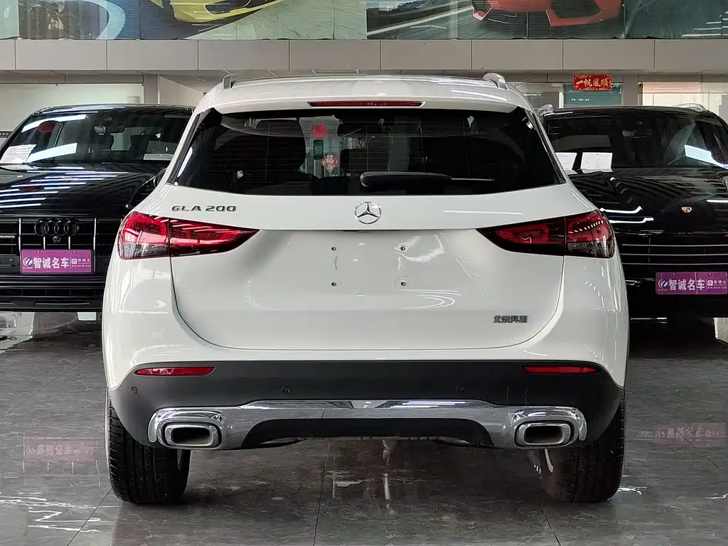 MERCEDES-BENZ GLA