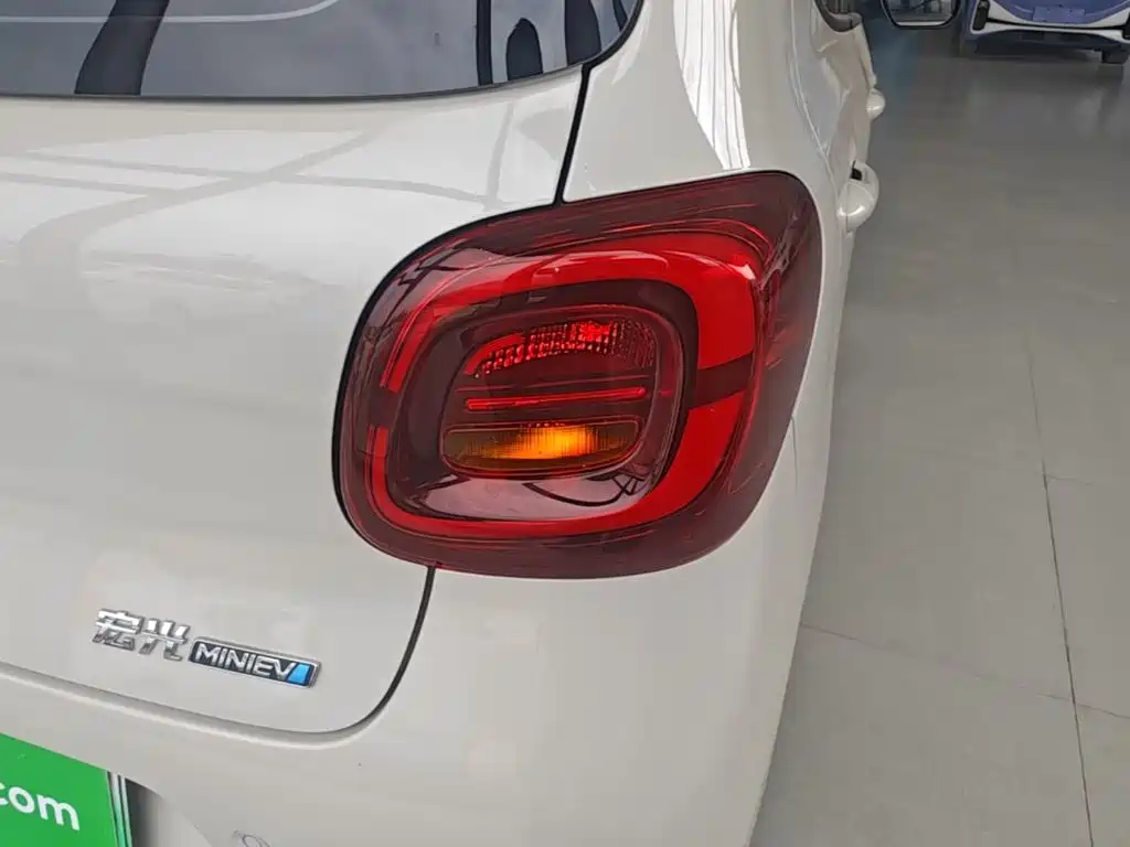 Wuling MINIEV — миниатюра 8