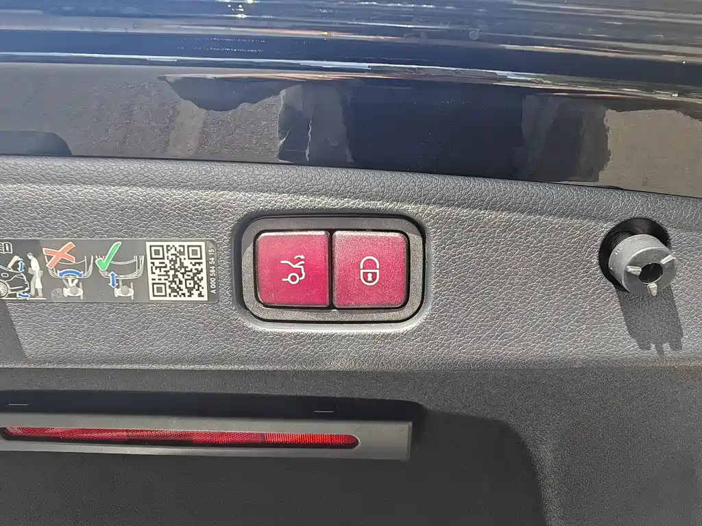 Mercedes-Benz E-Class — миниатюра 22