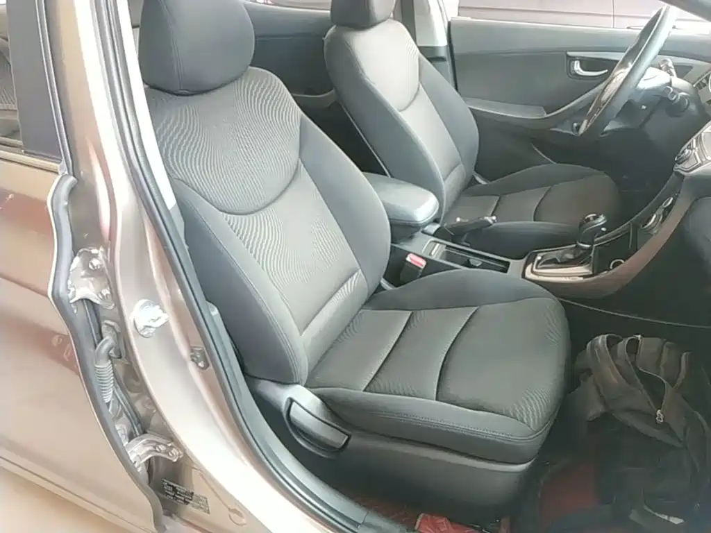 Hyundai Elantra Langdong — миниатюра 25
