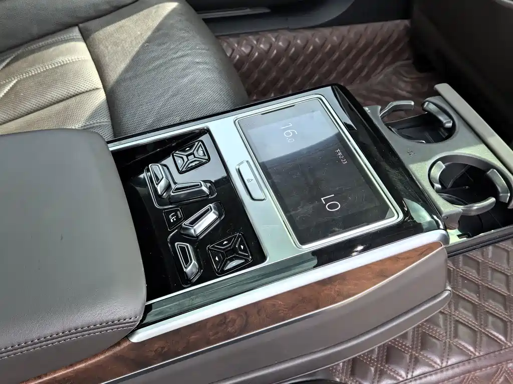 Audi A8 — миниатюра 12
