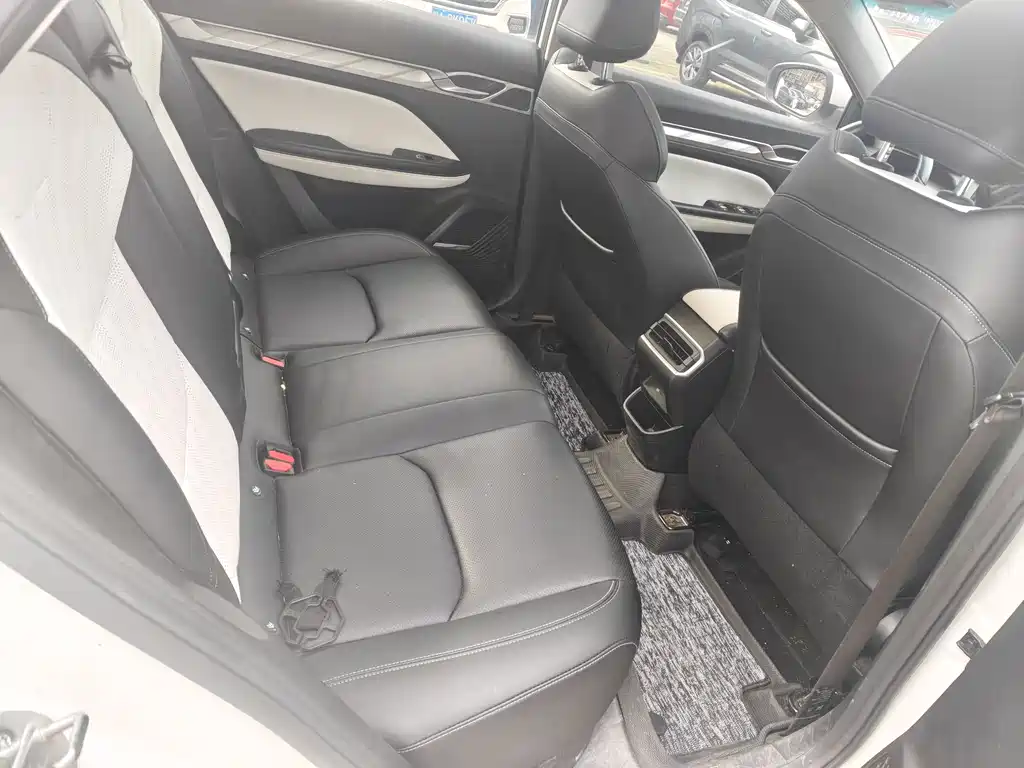Geely Emgrand L — миниатюра 7