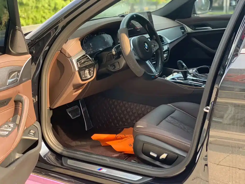 BMW 5 Series — миниатюра 6