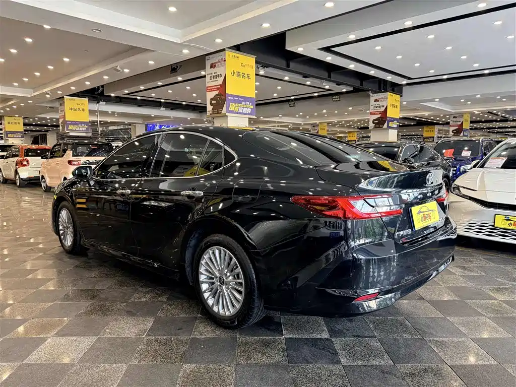 Toyota Camry — миниатюра 9