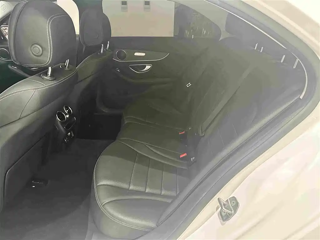 Mercedes-Benz C-Class — миниатюра 12