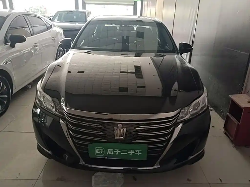 Toyota Crown — миниатюра 2