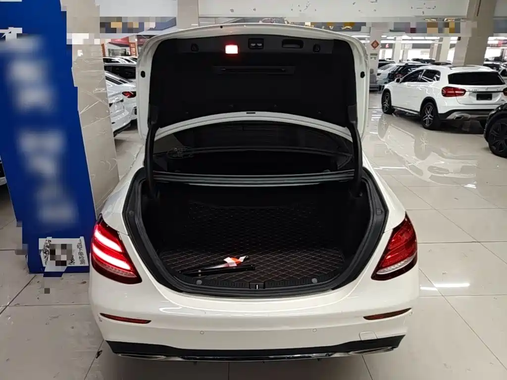 Mercedes-Benz E-Class — миниатюра 19