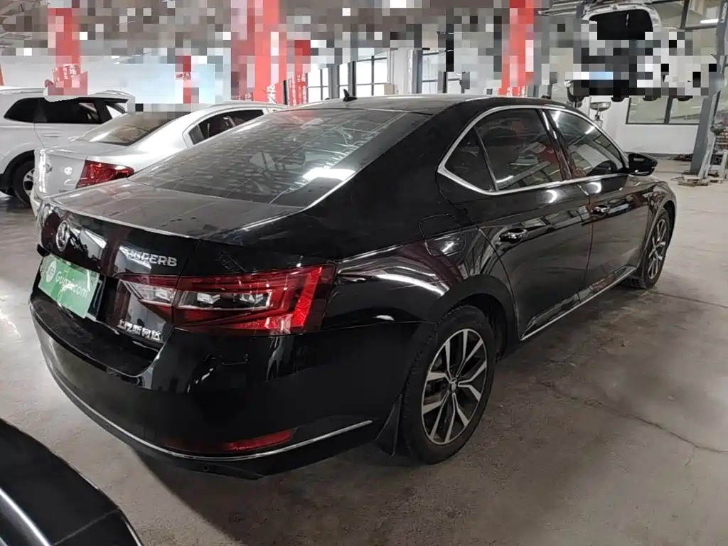 Skoda Superb — миниатюра 7
