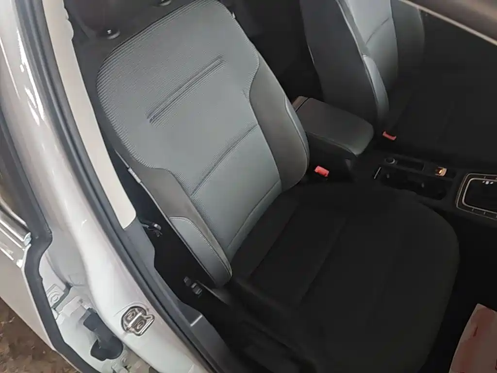 Volkswagen Golf — миниатюра 25
