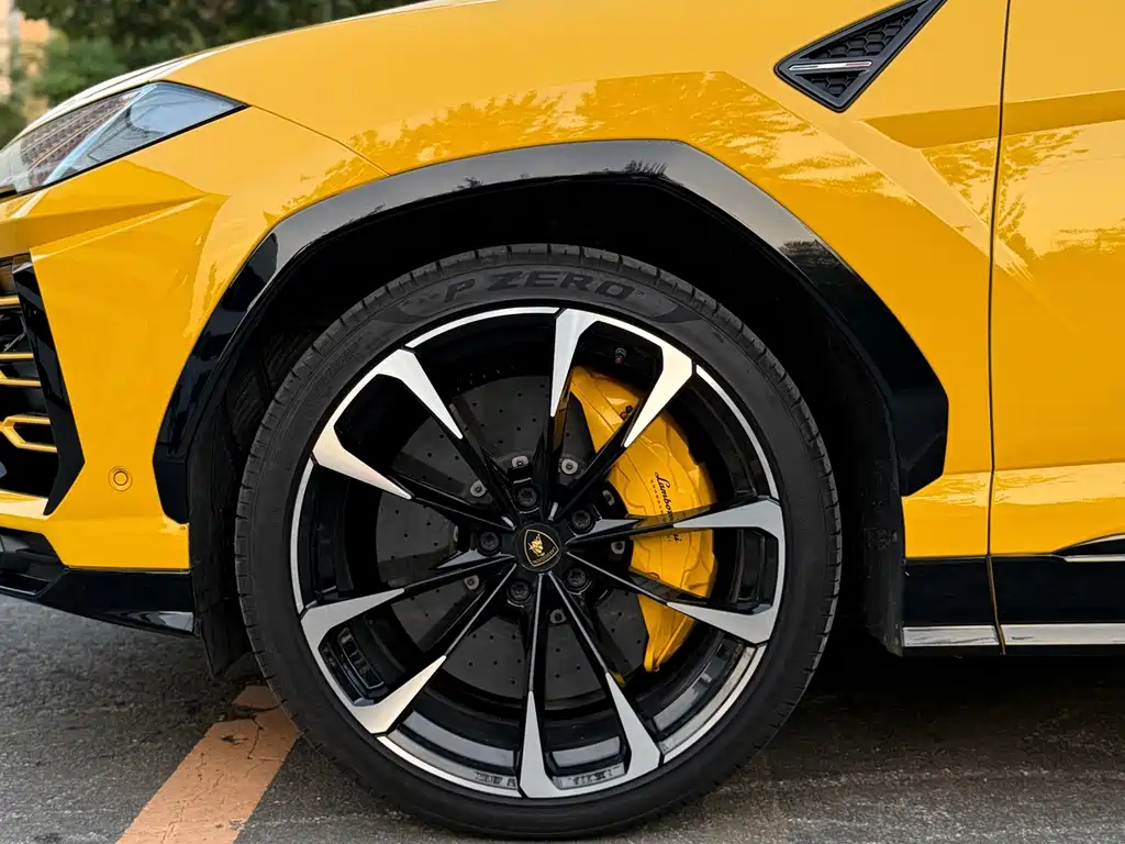 Lamborghini Urus — миниатюра 19