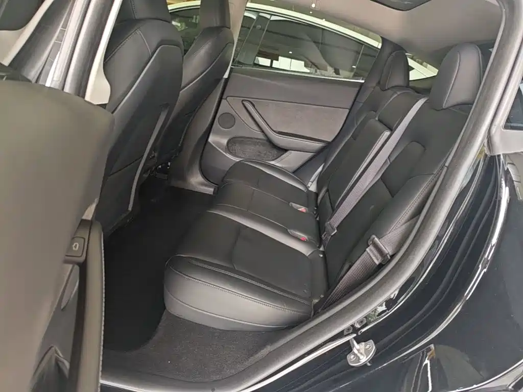 Tesla Model Y — миниатюра 17