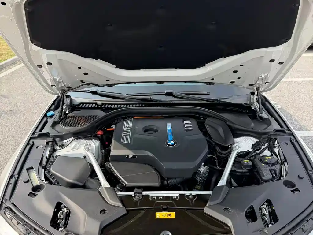 BMW 5 Series New Energy — миниатюра 12