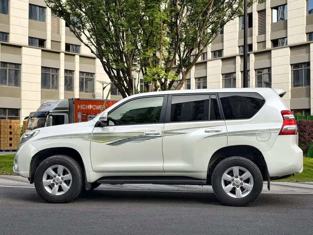 Toyota Land Cruiser Prado 2014 2.7L AT Standard