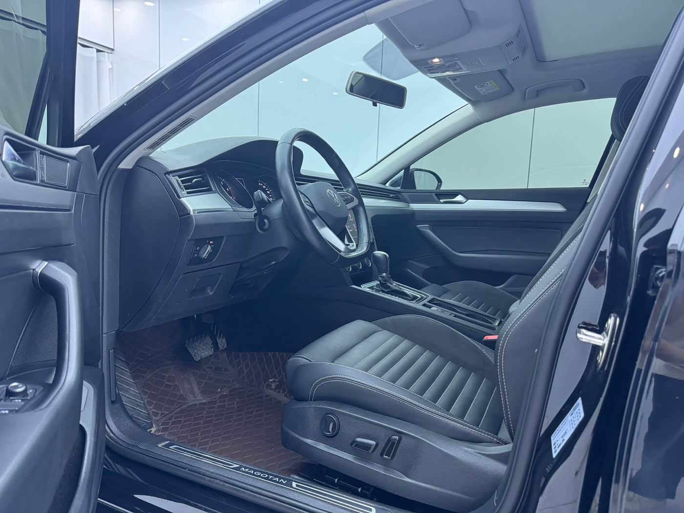 Volkswagen Magotan 1.4 л 2023 г. Чёрный, пробег 49000 км