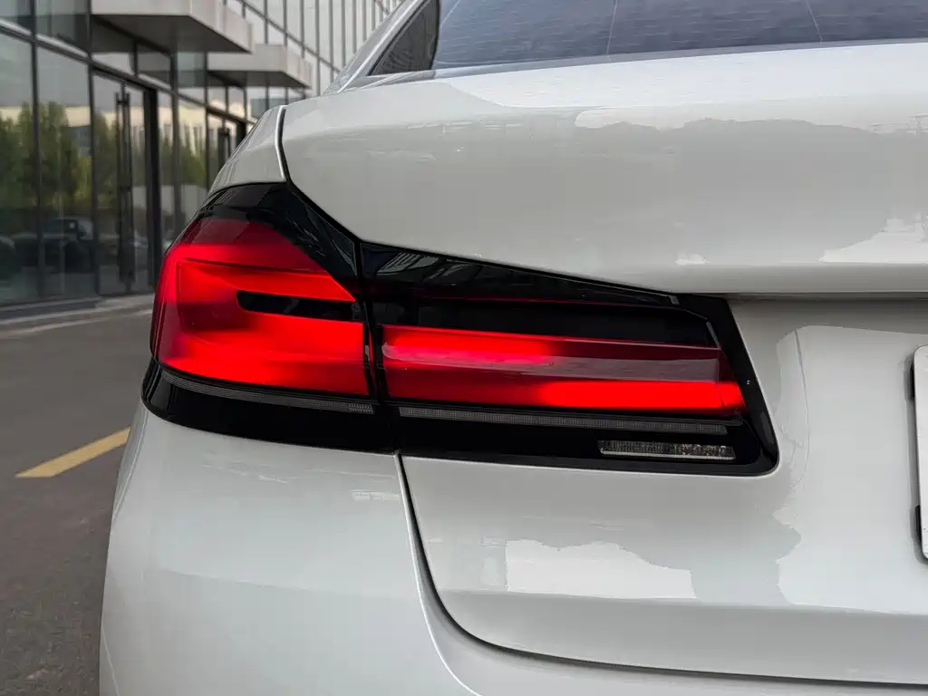 BMW 5 Series — миниатюра 26