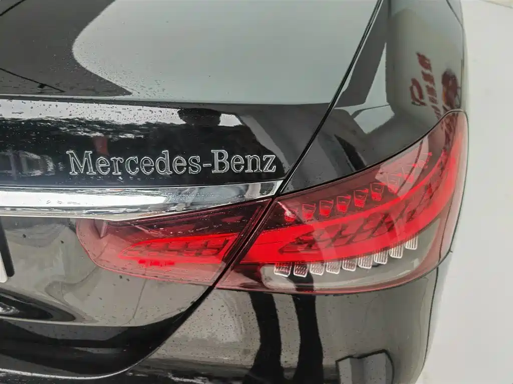Mercedes-Benz E-Class — миниатюра 7