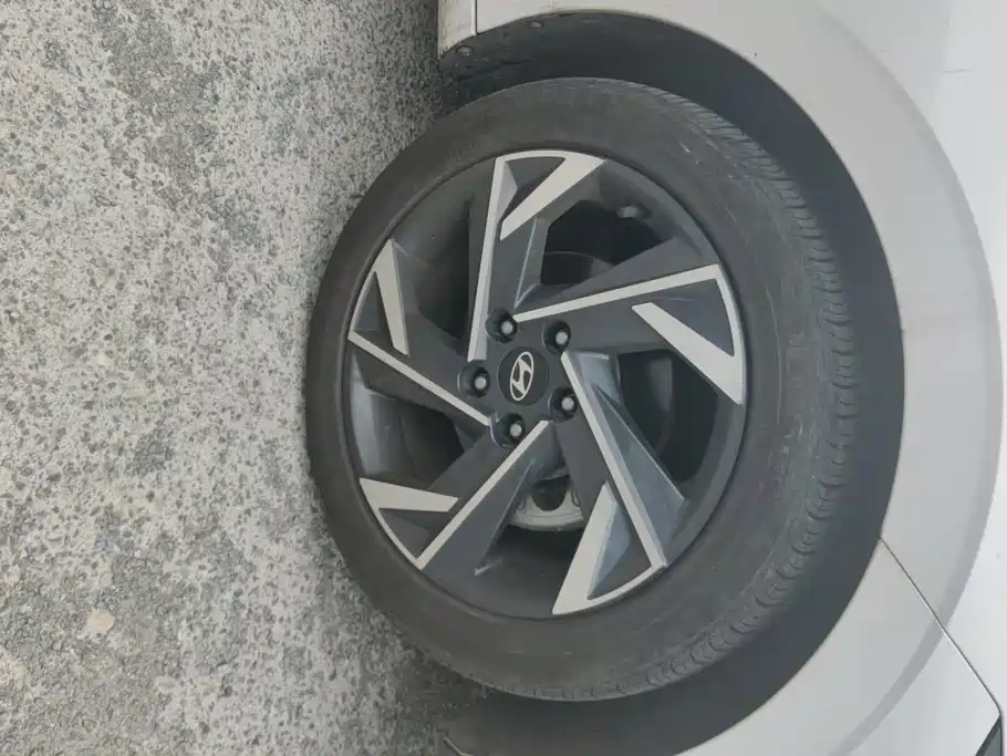 Hyundai Elantra — миниатюра 6