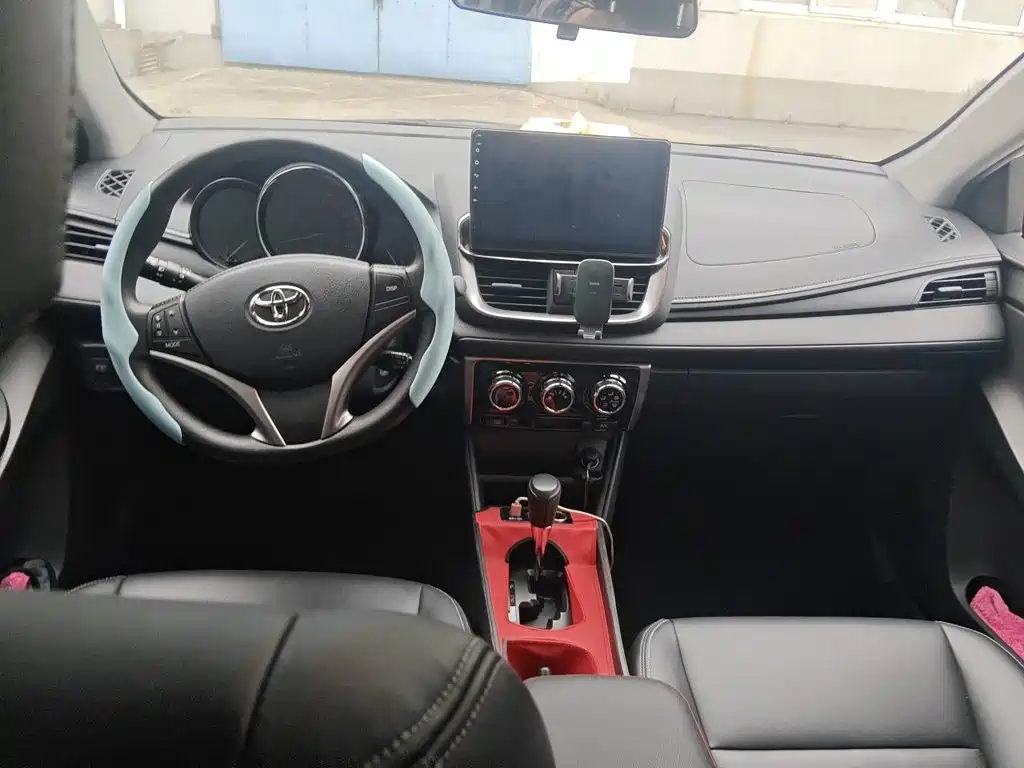 Toyota Yaris L — миниатюра 5