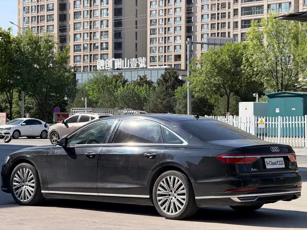 Audi A8 — миниатюра 6