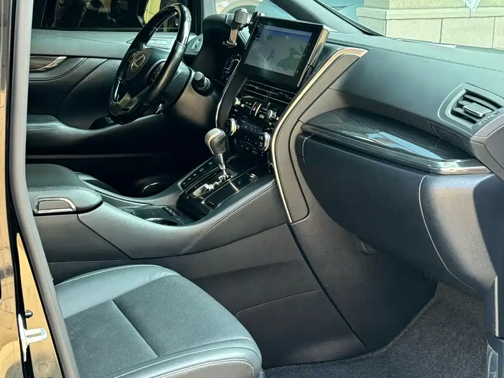 Lexus LM — миниатюра 5