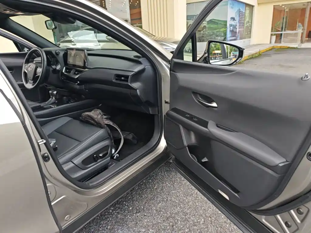 Lexus UX — миниатюра 9