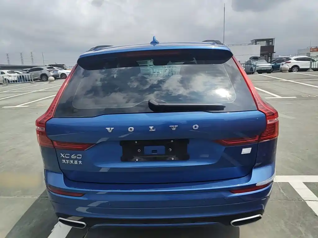 Volvo XC60 PHEV — миниатюра 6