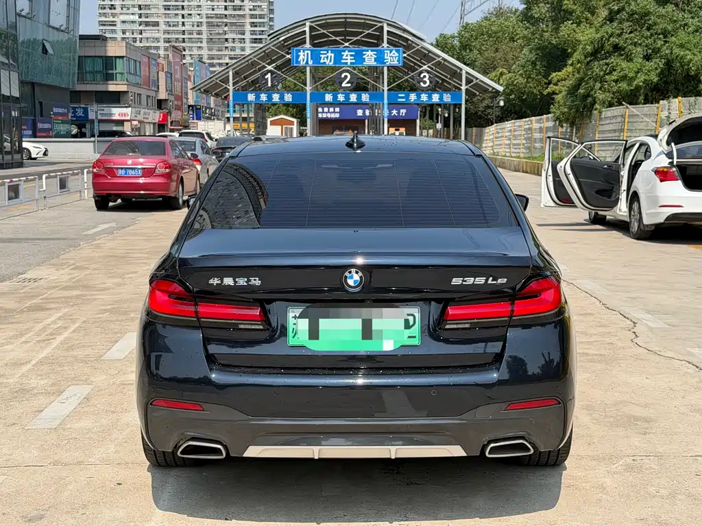 BMW 5 Series New Energy — миниатюра 3