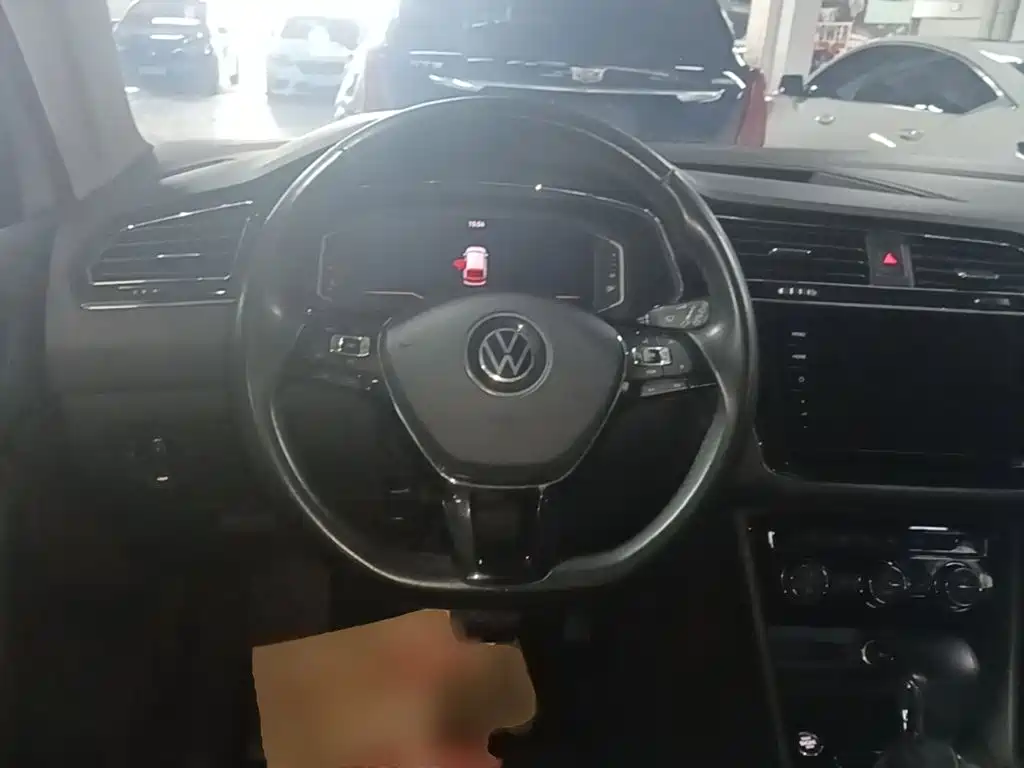 Volkswagen Tiguan L — миниатюра 11