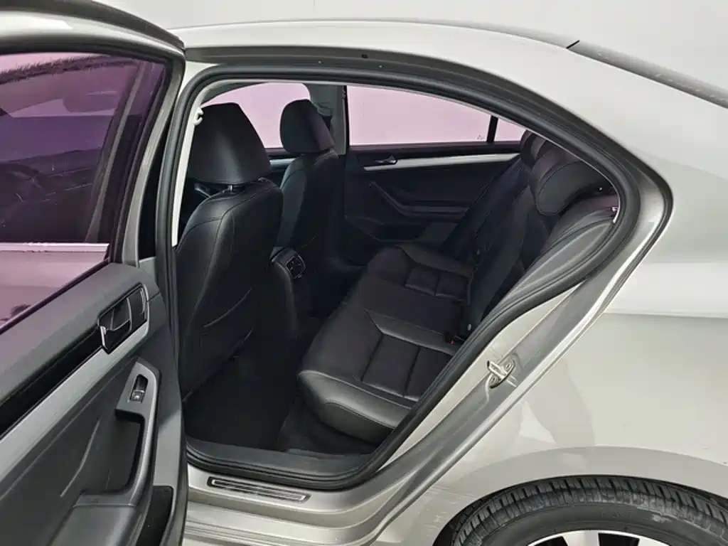 Volkswagen Sagitar — миниатюра 6