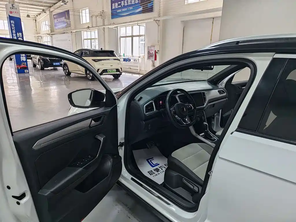 Volkswagen T-Roc — миниатюра 11