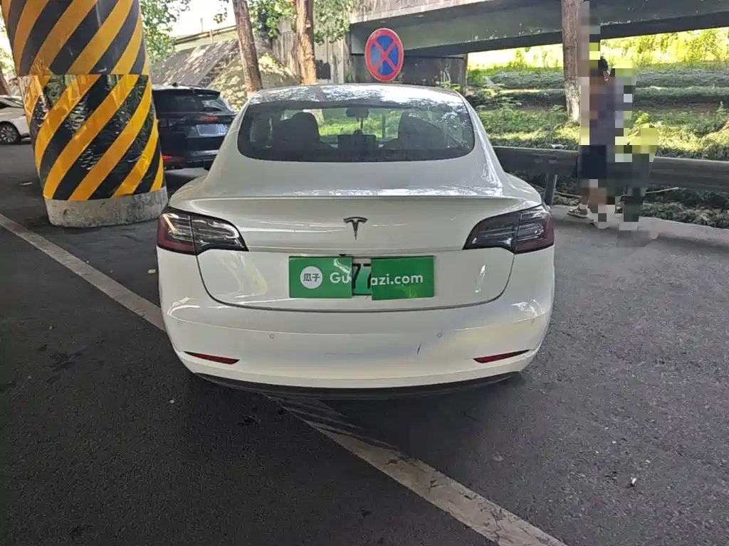 Tesla Model 3 — миниатюра 6